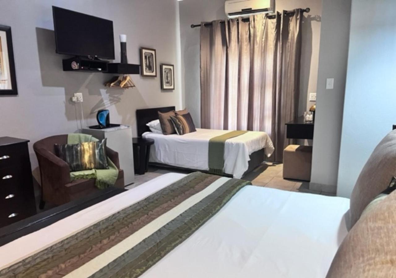 ทูราโก้ลอดจ์ Bed & Breakfast มาร์ลอทพาร์ค ภายนอก รูปภาพ